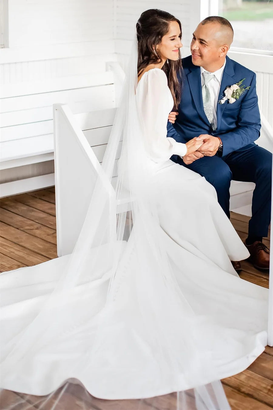 Vestido de novia largo de corte trompeta con manga larga y cola larga